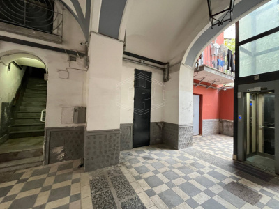 Deposito interno palazzo in Via Antignano 11, Napoli (NA)