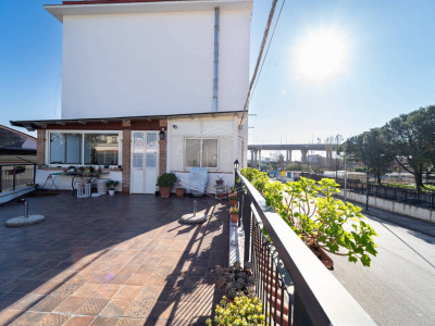 Edificio Commerciale in Via Leopoldo Tarantini 14, Napoli (NA)