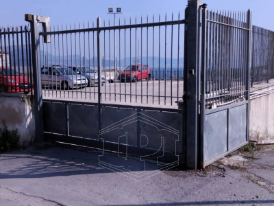 Ampio deposito in Via Nazionale 199, Torre del Greco (NA)
