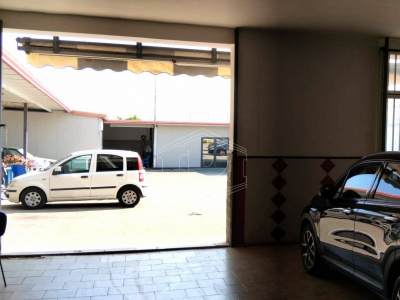Ampio deposito in Via Nazionale 199, Torre del Greco (NA)
