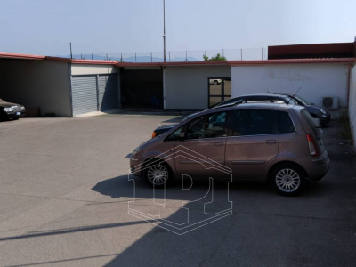 Ampio deposito in Via Nazionale 199, Torre del Greco (NA)