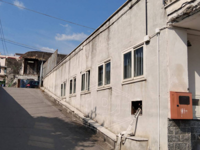 Ampio deposito in Via Nazionale 199, Torre del Greco (NA)