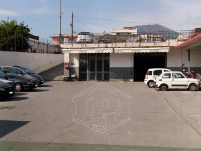 Ampio deposito in Via Nazionale 199, Torre del Greco (NA)