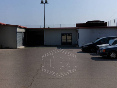 Ampio deposito in Via Nazionale 199, Torre del Greco (NA)