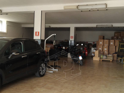Ampio deposito in Via Nazionale 199, Torre del Greco (NA)
