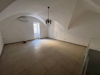 Bilocale parzialmente arredato in Via San Giacomo dei Capri 90, Napoli (NA)