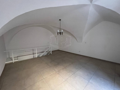 Bilocale parzialmente arredato in Via San Giacomo dei Capri 90, Napoli (NA)