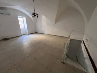 Bilocale parzialmente arredato in Via San Giacomo dei Capri 90, Napoli (NA)