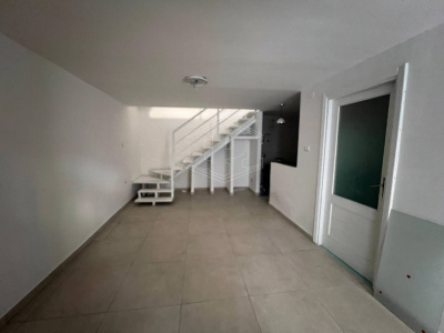 Bilocale parzialmente arredato in Via San Giacomo dei Capri 90, Napoli (NA)