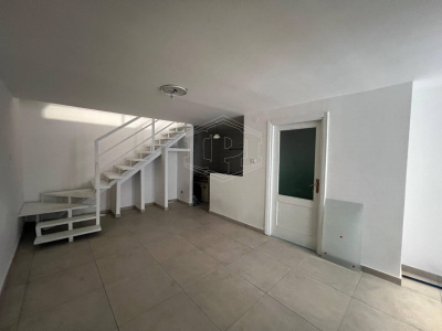 Bilocale parzialmente arredato in Via San Giacomo dei Capri 90, Napoli (NA)