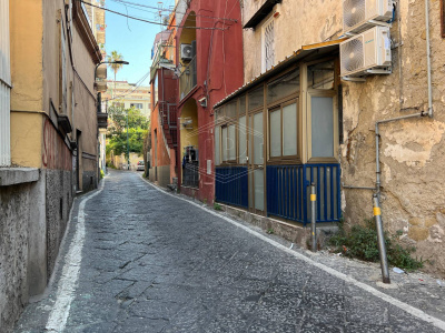 Bilocale parzialmente arredato in Via San Giacomo dei Capri 90, Napoli (NA)