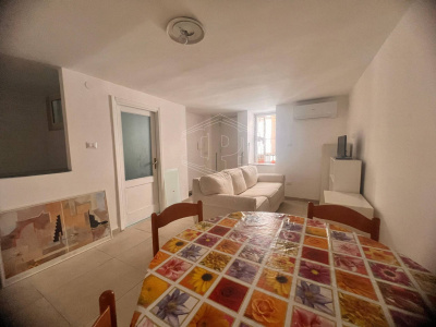 Bilocale parzialmente arredato in Via San Giacomo dei Capri 90, Napoli (NA)