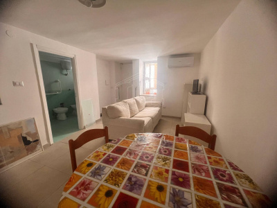 Bilocale parzialmente arredato in Via San Giacomo dei Capri 90, Napoli (NA)