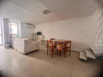 Bilocale parzialmente arredato in Via San Giacomo dei Capri 90, Napoli (NA)