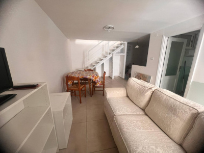 Bilocale parzialmente arredato in Via San Giacomo dei Capri 90, Napoli (NA)