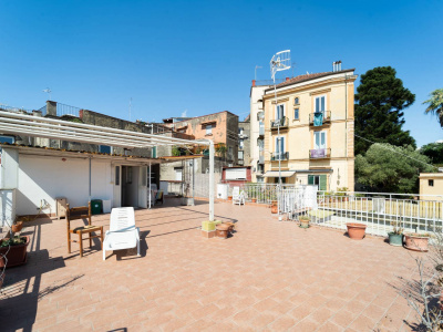 7 vani in Salita Capodimonte 98, Napoli (NA)