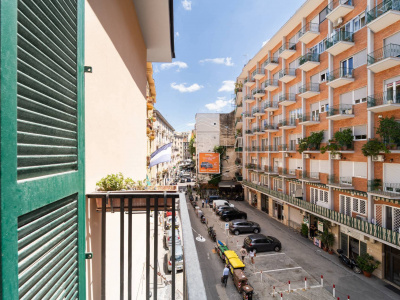 Immobile con Terrazzo e posto auto in Via Belvedere, Napoli (NA)