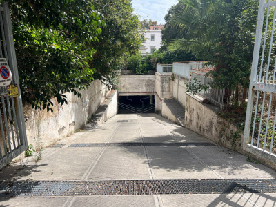 Immobile con Terrazzo e posto auto in Via Belvedere, Napoli (NA)