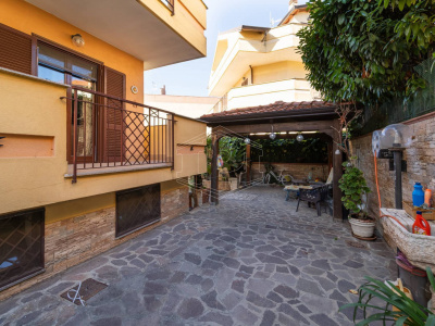 Villa bifamiliare in Via Lago Patria 154, Giugliano in Campania (NA)