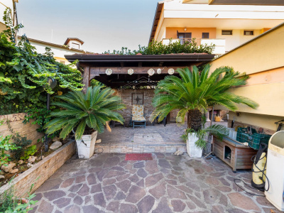 Villa bifamiliare in Via Lago Patria 154, Giugliano in Campania (NA)
