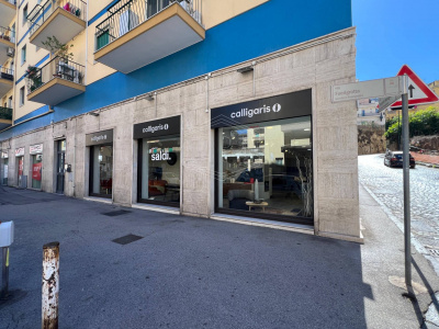 Ampio Locale Commerciale in Via Fuorigrotta 13-15, Napoli (NA)