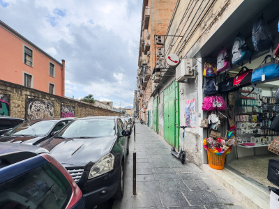 Locale commerciale in Via Enrico Cosenz 7, Napoli (NA)