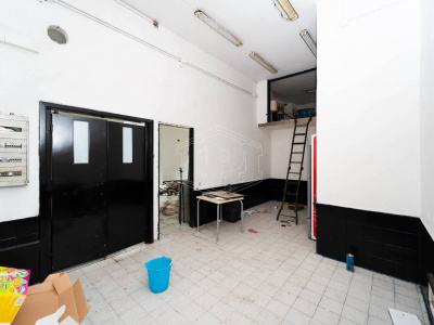 Locale in Via Nicola Nicolini 68, Napoli (NA)