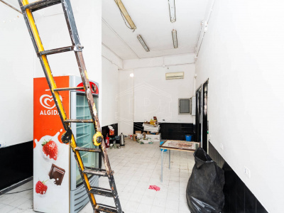 Locale in Via Nicola Nicolini 68, Napoli (NA)