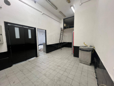 Locale in Via Nicola Nicolini 68, Napoli (NA)