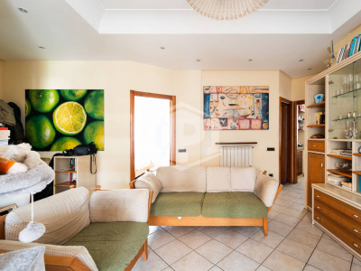 Quadrilocale con terrazzo in Via D. Carafa 58, Napoli (NA)