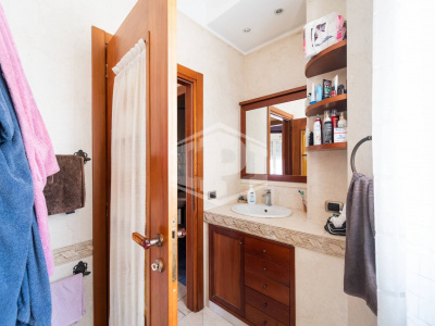 Quadrilocale con terrazzo in Via D. Carafa 58, Napoli (NA)