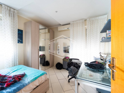 Quadrilocale con terrazzo in Via D. Carafa 58, Napoli (NA)