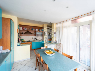 Quadrilocale con terrazzo in Via D. Carafa 58, Napoli (NA)