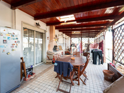 Quadrilocale con terrazzo in Via D. Carafa 58, Napoli (NA)