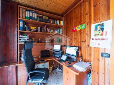 Quadrilocale con terrazzo in Via D. Carafa 58, Napoli (NA)