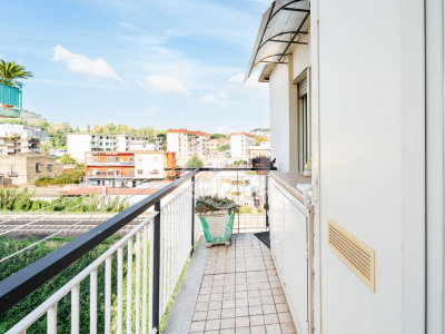 Quadrilocale con terrazzo in Via D. Carafa 58, Napoli (NA)