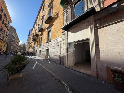 Locale commerciale in Via G. Verdi 22, Napoli (NA)