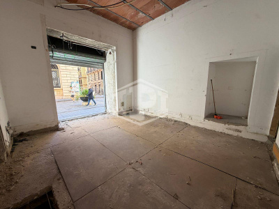 Locale commerciale in Via G. Verdi 22, Napoli (NA)