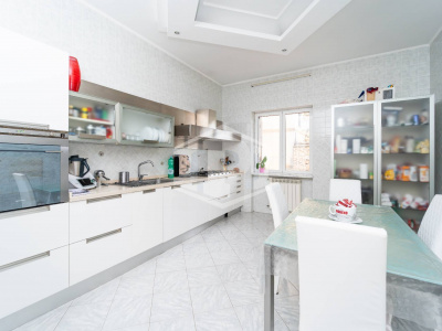 Quadrilocale in Via Terracina 127, Napoli (NA)