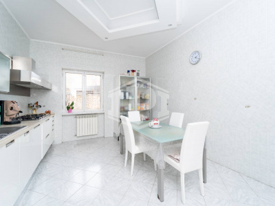 Quadrilocale in Via Terracina 127, Napoli (NA)