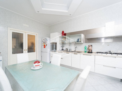 Quadrilocale in Via Terracina 127, Napoli (NA)