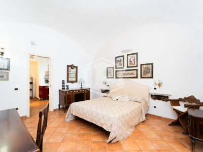 Ampio Bilocale in Via Monte di Dio 14, Napoli (NA)