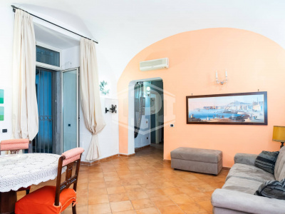 Ampio Bilocale in Via Monte di Dio 14, Napoli (NA)