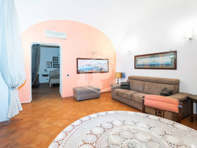 Ampio Bilocale in Via Monte di Dio 14, Napoli (NA)