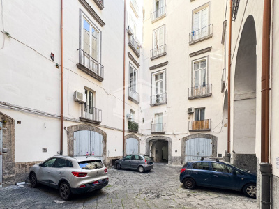 Ampio Bilocale in Via Monte di Dio 14, Napoli (NA)