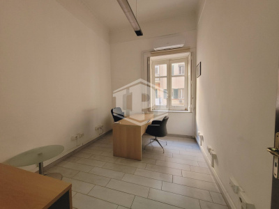 5 vani in Via Nicola A. Porpora 19, Napoli (NA)