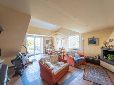 Villa con piscina in Via Monteruscello 35, Pozzuoli (NA)