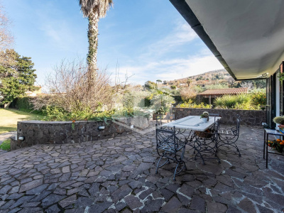 Villa con piscina in Via Monteruscello 35, Pozzuoli (NA)