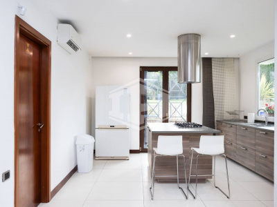 Villa in Vendita in Strada Provinciale Acropoli di Cuma 1, Pozzuoli (NA)