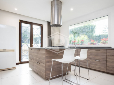 Villa in Vendita in Strada Provinciale Acropoli di Cuma 1, Pozzuoli (NA)